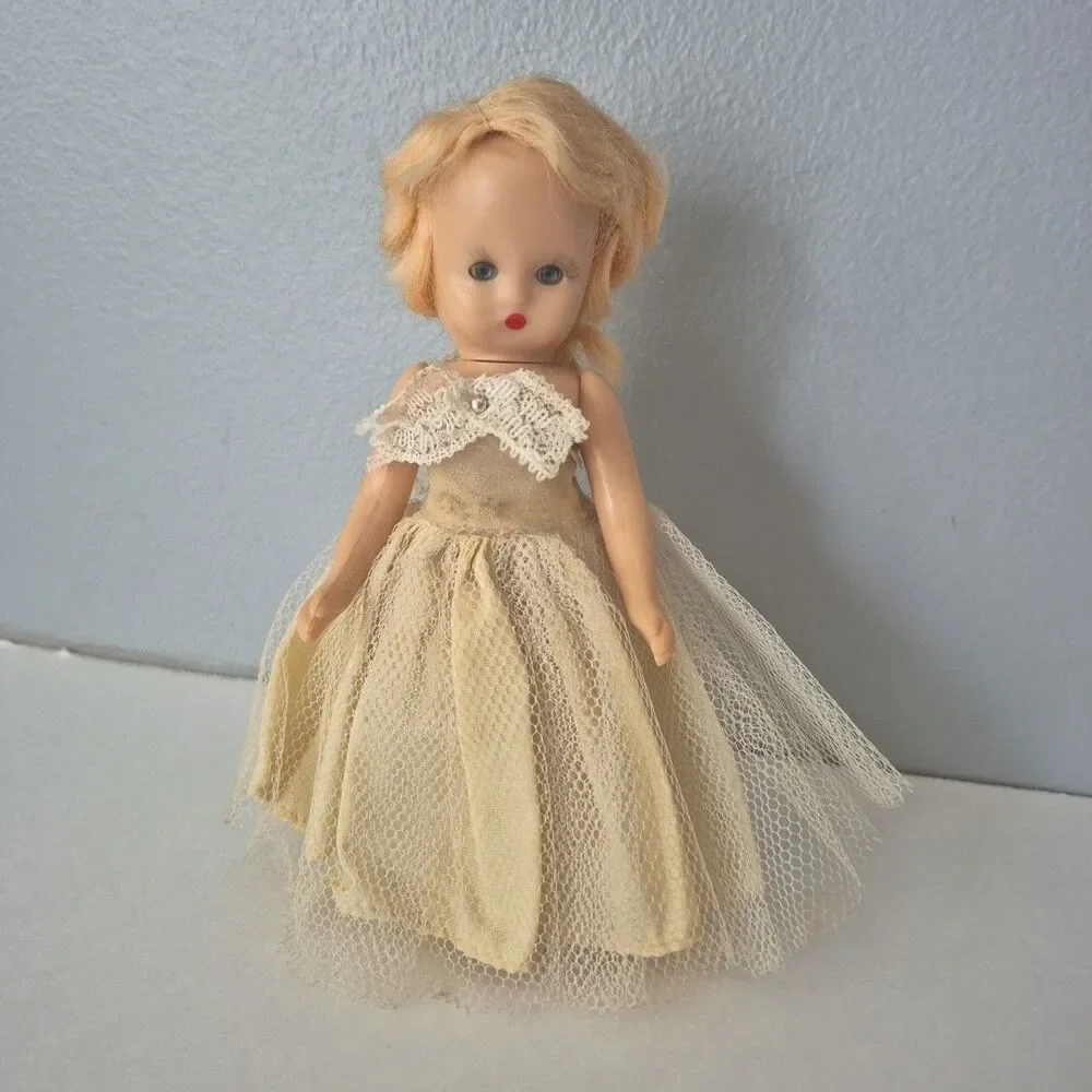 Nancy Ann Storybook Vintage Bridal Party Doll Sleepy Blue Eyes Double Jointed